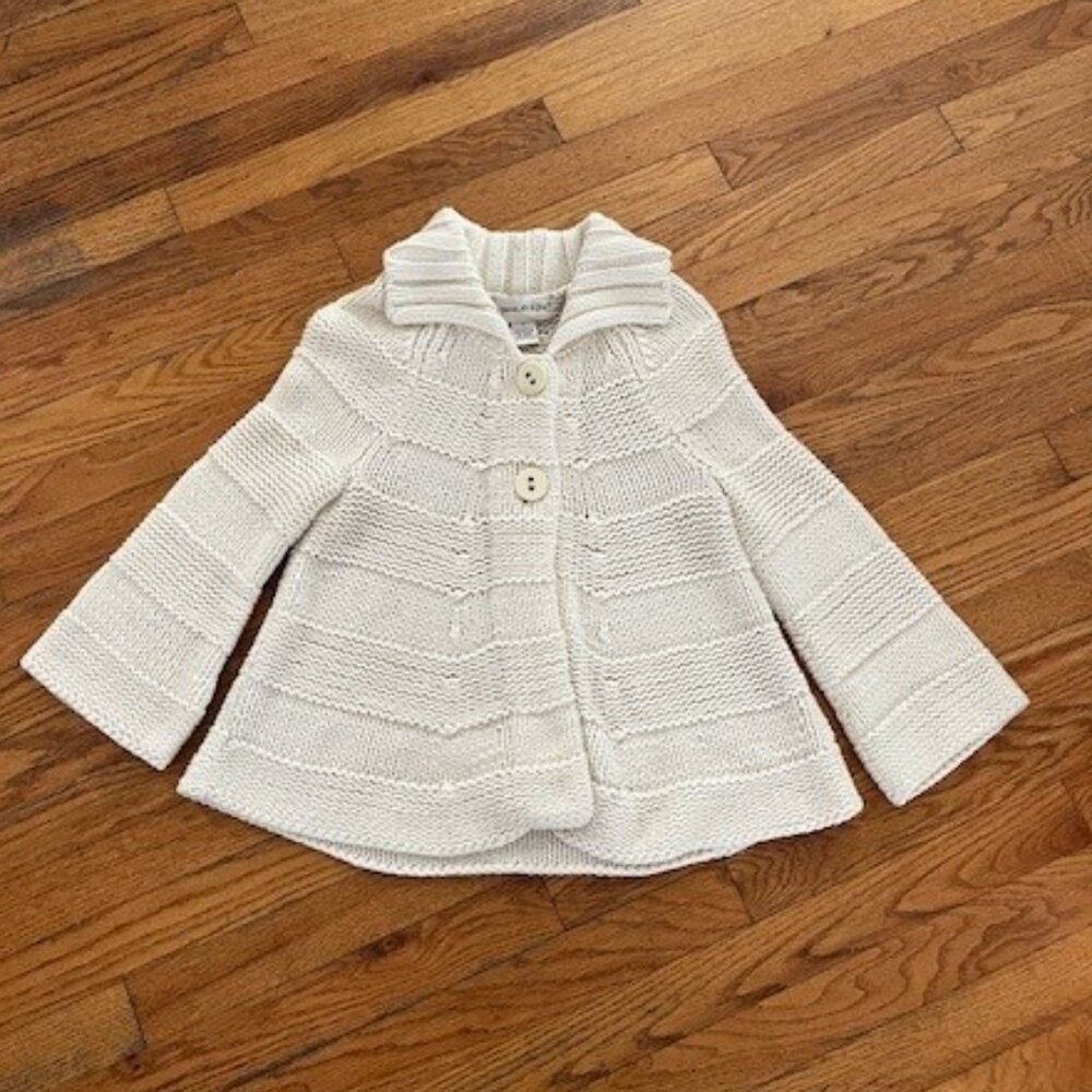 Between You and Me Off-white 2 button sweater, size Small